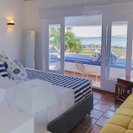 Blue House - Beachfront Luxury House With 8 Bedrooms *