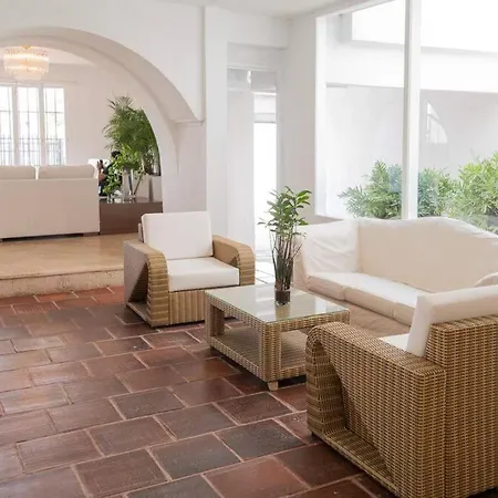 Blue House - Beachfront Luxury House With 8 Bedrooms Holiday home
