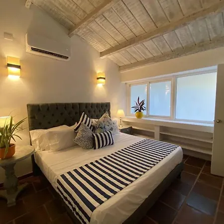 Blue House - Beachfront Luxury House With 8 Bedrooms Holiday home Cartagena
