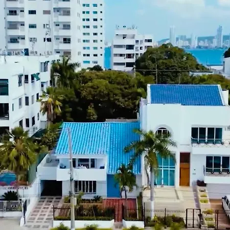 Blue House - Beachfront Luxury House With 8 Bedrooms *
