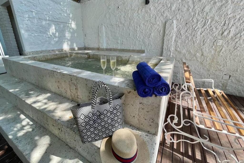 Blue House - Beachfront Luxury House With 8 Bedrooms * Cartagena