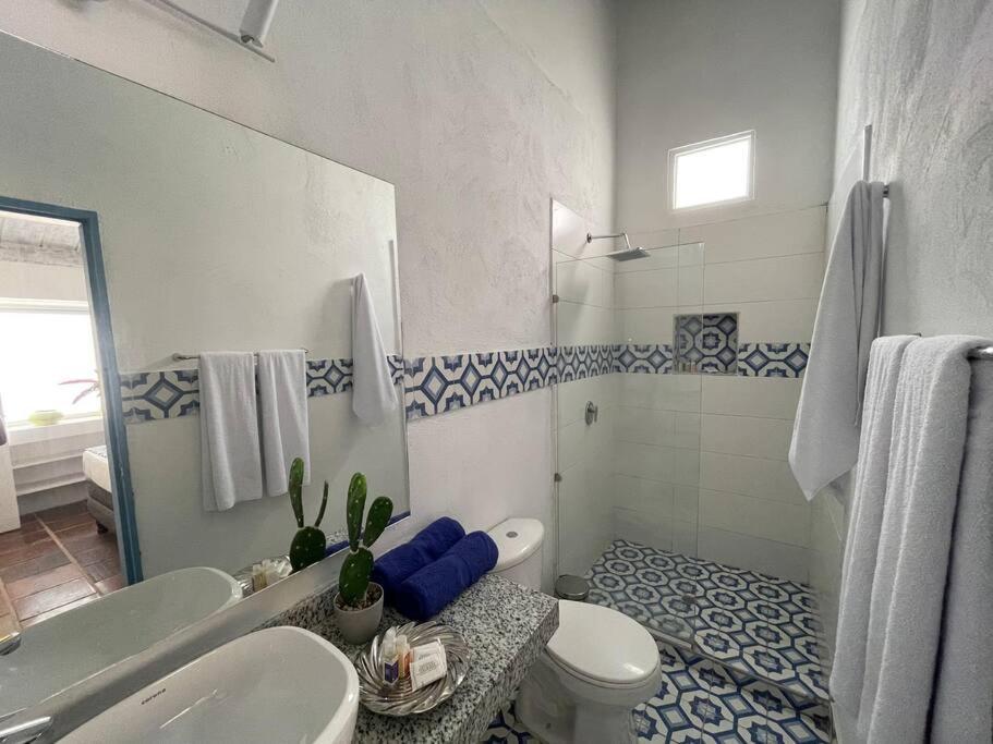 Casa de férias Blue House - Beachfront Luxury House With 8 Bedrooms *