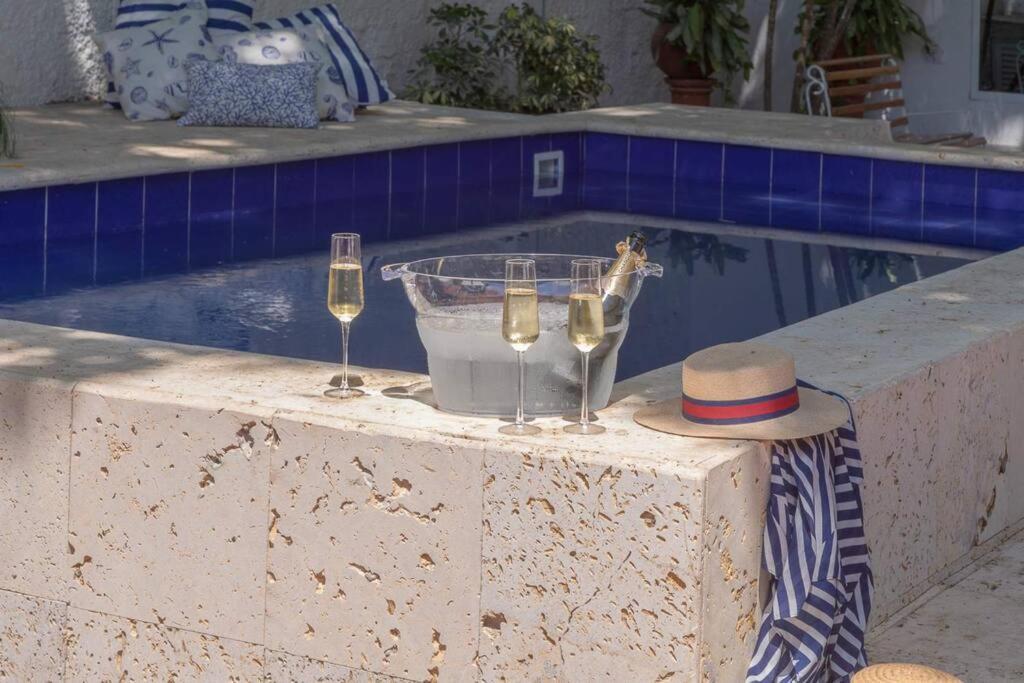 Casa de férias Blue House - Beachfront Luxury House With 8 Bedrooms *