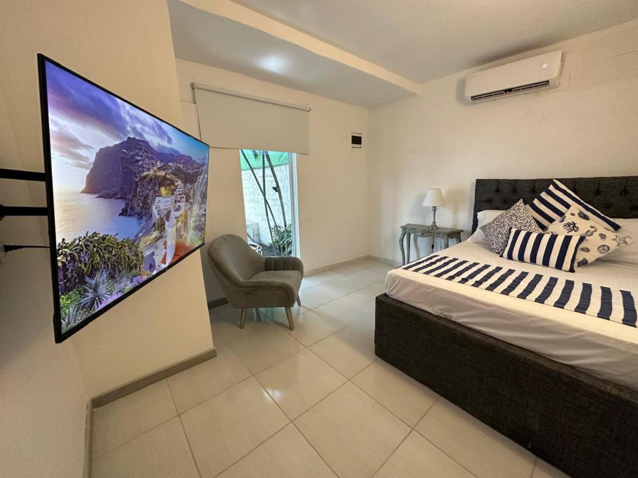Blue House - Beachfront Luxury House With 8 Bedrooms Casa de férias