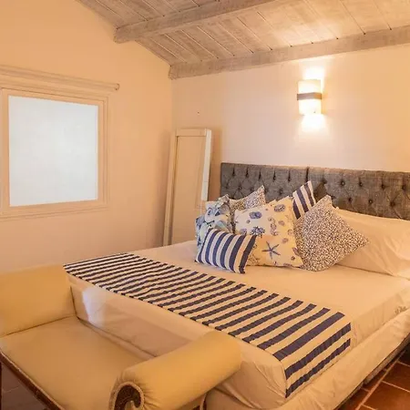 Blue House - Beachfront Luxury House With 8 Bedrooms Cartagena