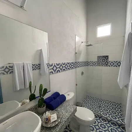 Сasa de vacaciones Blue House - Beachfront Luxury House With 8 Bedrooms *