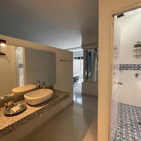 Сasa de vacaciones Blue House - Beachfront Luxury House With 8 Bedrooms *