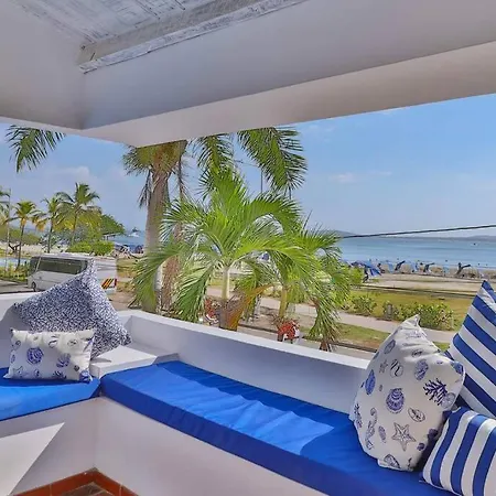 Blue House - Beachfront Luxury House With 8 Bedrooms *