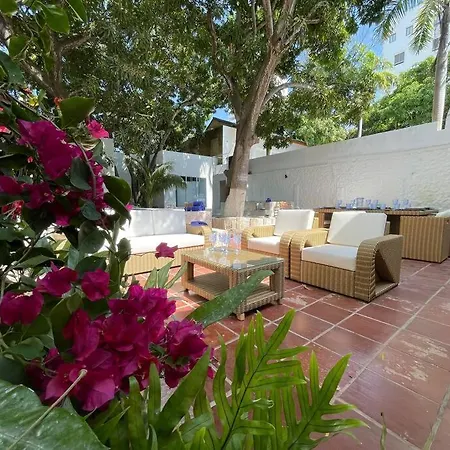 Blue House - Beachfront Luxury House With 8 Bedrooms *