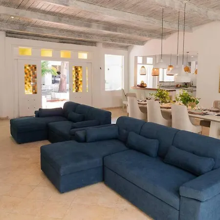 Сasa de vacaciones Blue House - Beachfront Luxury House With 8 Bedrooms *