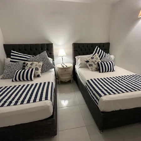 Blue House - Beachfront Luxury House With 8 Bedrooms Cartagena