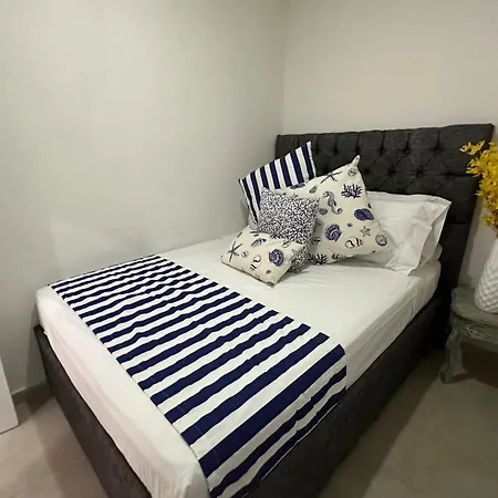 Сasa de vacaciones Blue House - Beachfront Luxury House With 8 Bedrooms