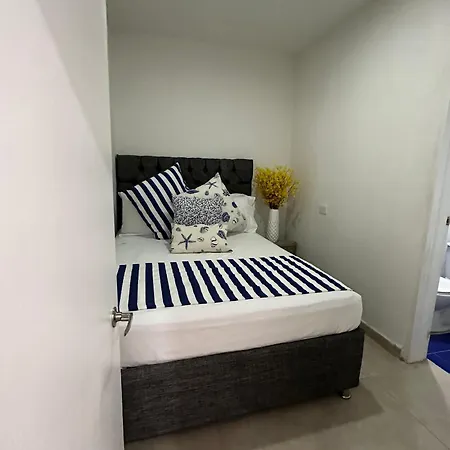 Blue House - Beachfront Luxury House With 8 Bedrooms *